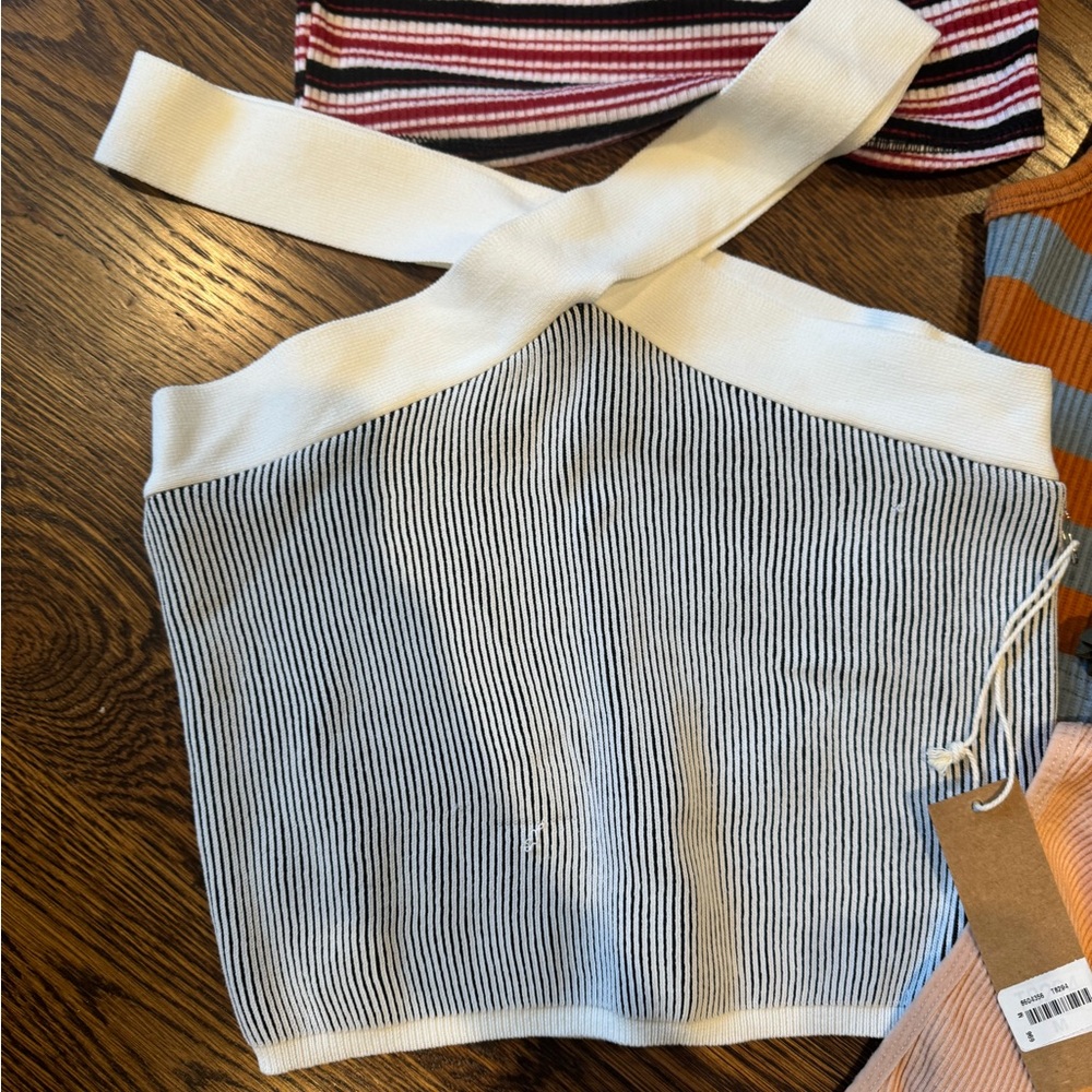 Stylish Women's Tank Top Collection - Picture 4 of 16